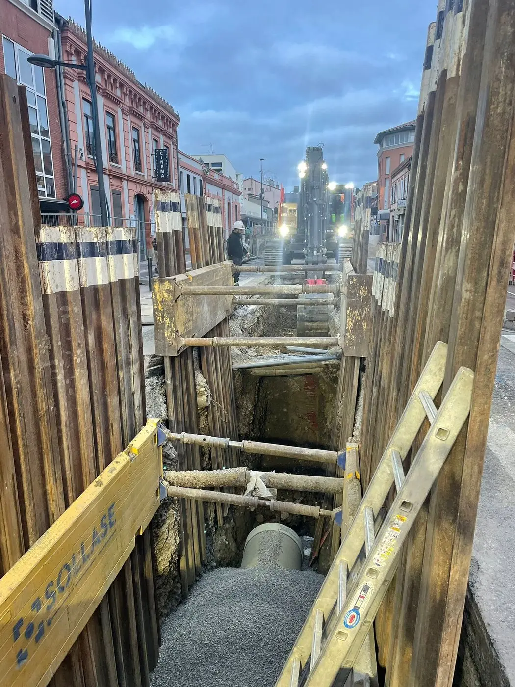 Pose d'un réseau pluvial, Grande-Rue Saint-Michel